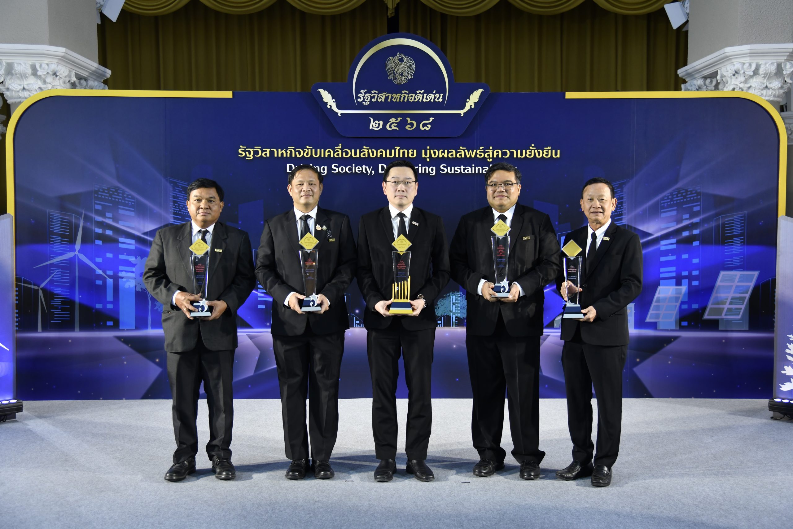 กฟผ. คว้า 5 รางวัล SOE Awards ประจำปี 2568 ตอกย้ำความมุ่งมั่นพัฒนานวัตกรรมเพื่อความมั่นคงทางพลังงาน ควบคู่กับความรับผิดชอบต่อสังคมและสิ่งแวดล้อม